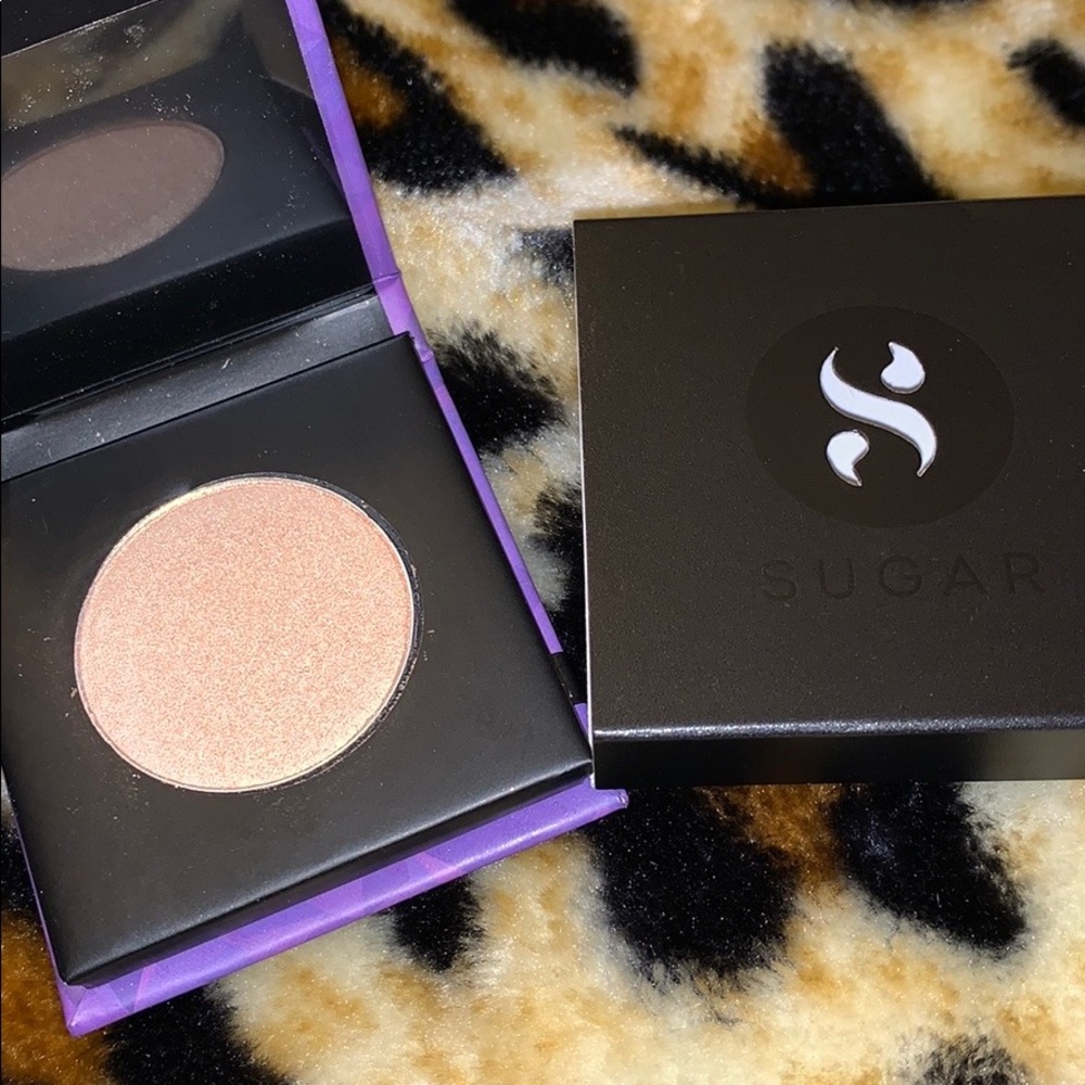 🆕 Sugar Contour De Force “Champagne” highlighter